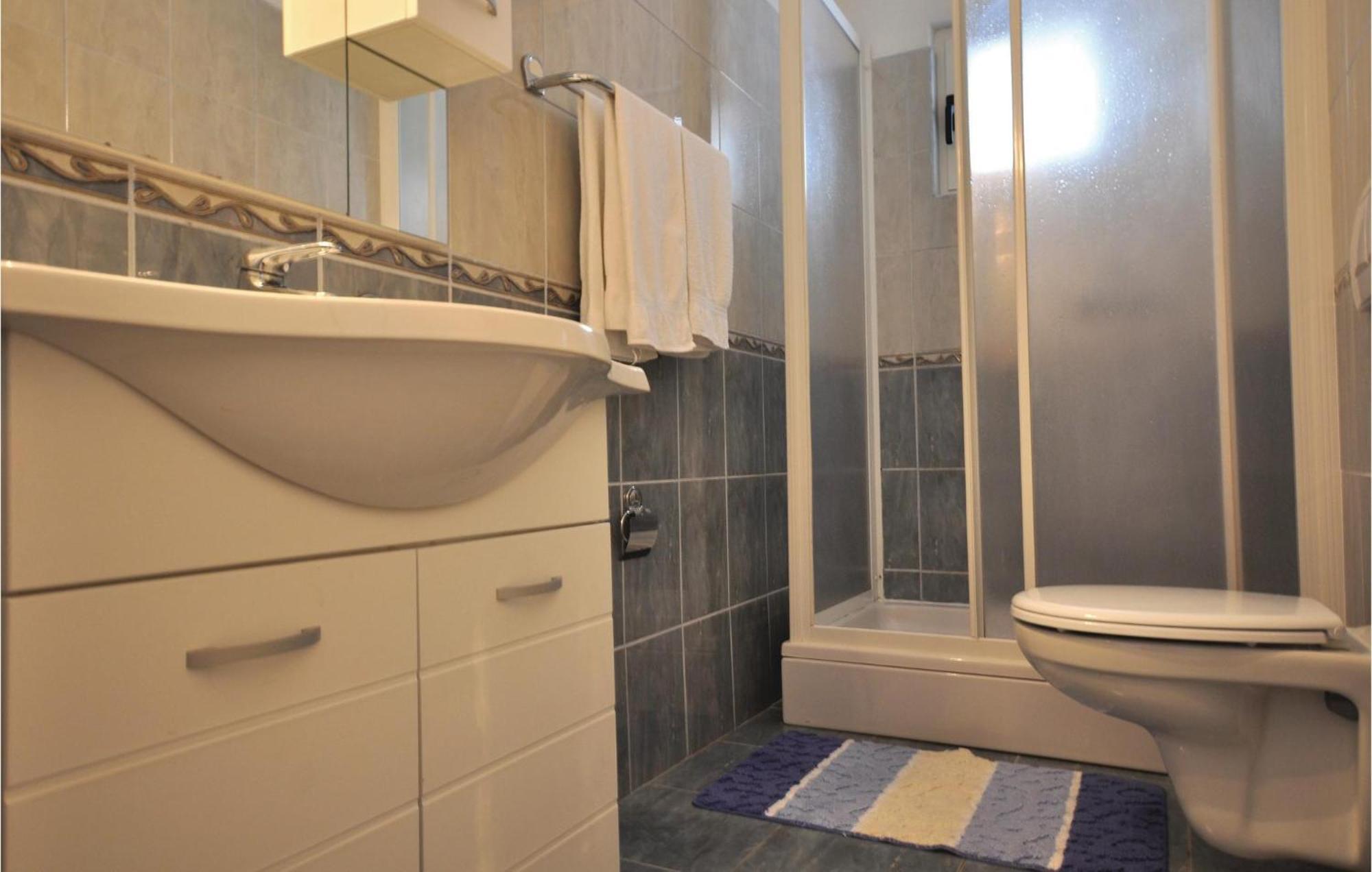 Lovely Apartment In Makarska With Kitchen Exterior photo